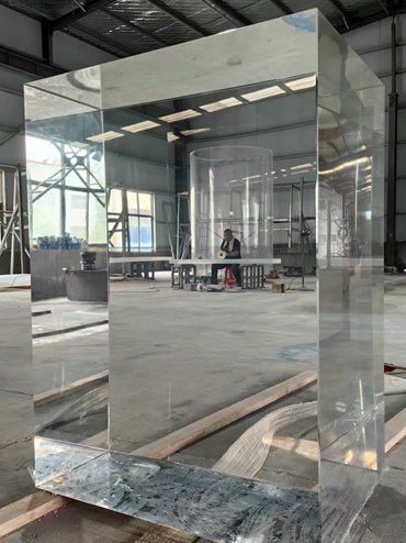 650mm thick acrylic remains crystal clear and transparent.