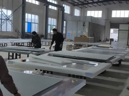 Quality Inspection and Preparation for Packaging and Shipping of 120-millimeter-Thick Acrylic Sheets for Aquariums