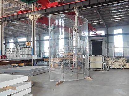 10-centimeter-thick round acrylic fish tank currently in production